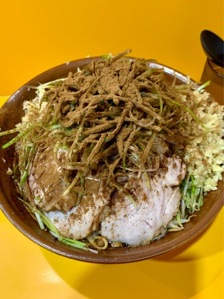 「大ドクロ 麺増し600g しょうが ねぎ おさかな天国」@ラーメン二郎 八王子野猿街道店2の写真