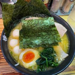 チャーシュー麺（麺固め）1050円+うずら100円