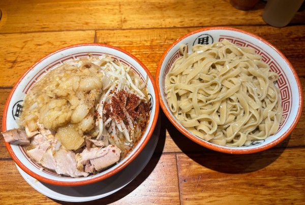 「つけ麺+豚増し」@らーめん バリ男 新橋本店の写真