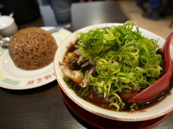 「中華そば 並 麺硬め＋焼き飯 並」@新福菜館 秋葉原店の写真