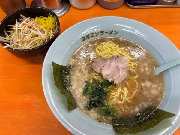 「モーニングサービスラーメン480円+ネギ丼330円」@ラーメンショップ椿 春日部備後店の写真