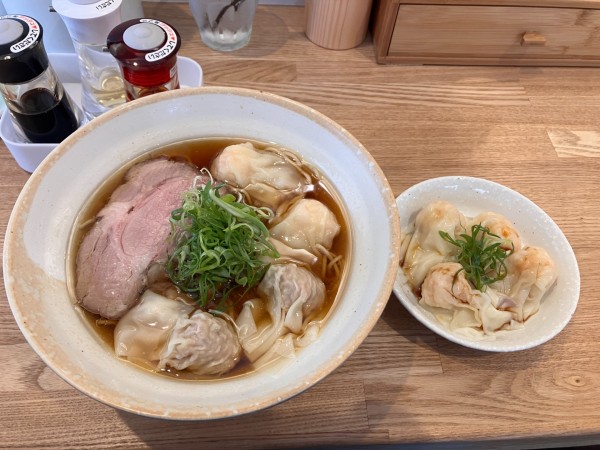 「黒、ワンタン麺　肉　海老入り　＋海老ワンタン4個」@DURAMENTEIの写真