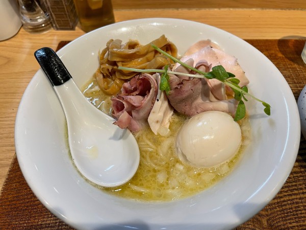 「深み鶏特製盛り」@芛堂寺の写真