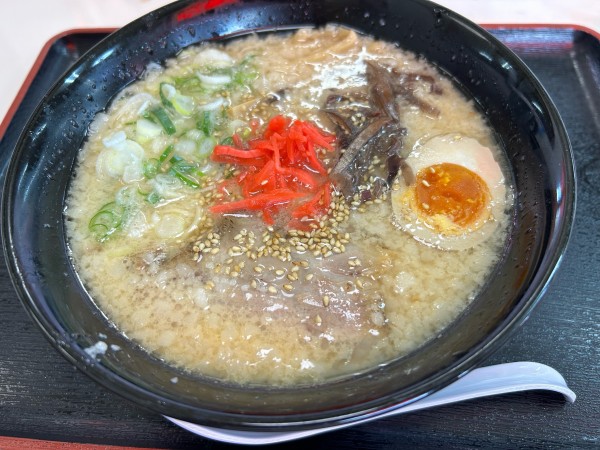「とんこつラーメン 餃子」@ラーメンガキ大将 谷田部店の写真