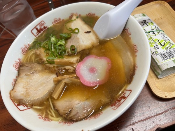 「中華そば+早すし(800 + 150円)」@井出商店の写真