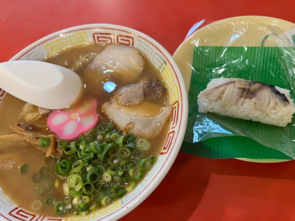 「中華そば+はや寿司(700+100円)」@本家アロチ 丸高 中華そばの写真