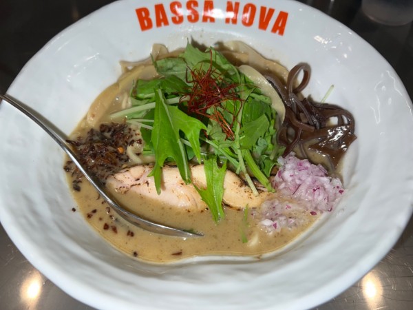 「グリーンカレーラーメン（1200円）」@バサノバ 京都の写真