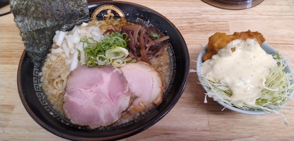 「背脂煮干ラーメン＋ﾀﾙﾀﾙ丼(小)」@中華蕎麦 丸め 東久留米店の写真