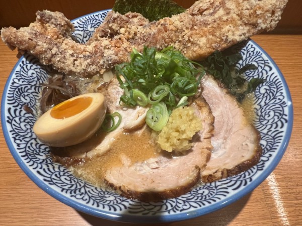 「特製肉盛り札幌熟成味噌ラーメン(1280円)」@麺や 虎鉄 京都拉麺小路店の写真
