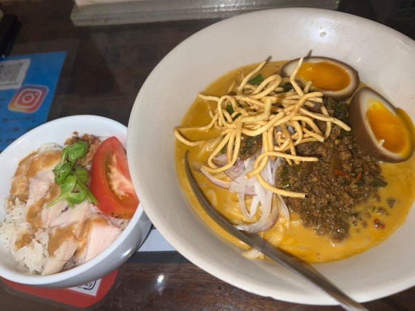 「カオソーイ・レッド・並＋カオマンガイ・小（900＋380円）」@シャムの写真