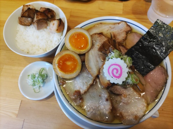 「味玉チャーシュー麺·白めし」@there is ramenの写真