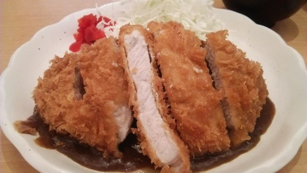 「ランチ 店仕込みのカツカレー定食 1180円」@とんかつ せんごく 春日本店の写真