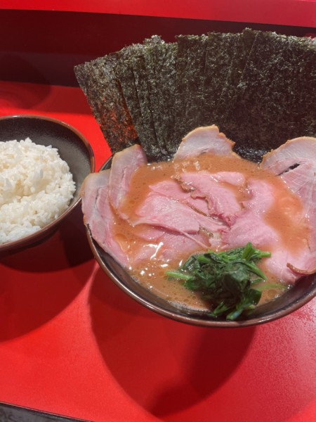 「チャーシュー麺 小 海苔 ライス」@横浜ラーメン 斎藤家の写真