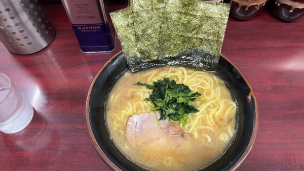 「醤油とんこつラーメン中盛バリカタ900円」@甲子家の写真