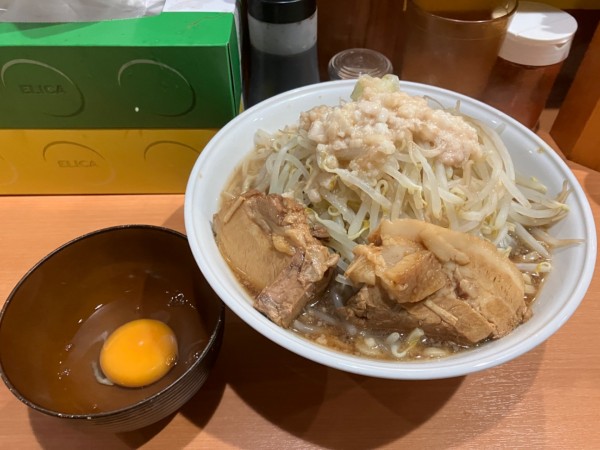 「ラーメン大盛り＋生卵」@らーめん忍者の写真