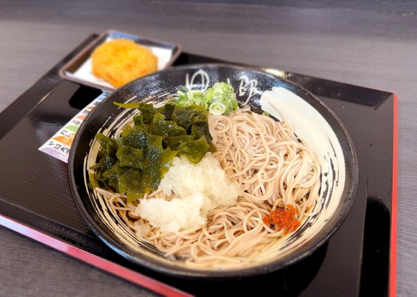 「朝そば(鬼おろし/450円)+コロッケ(クーポン)」@ゆで太郎 銀座5丁目店の写真