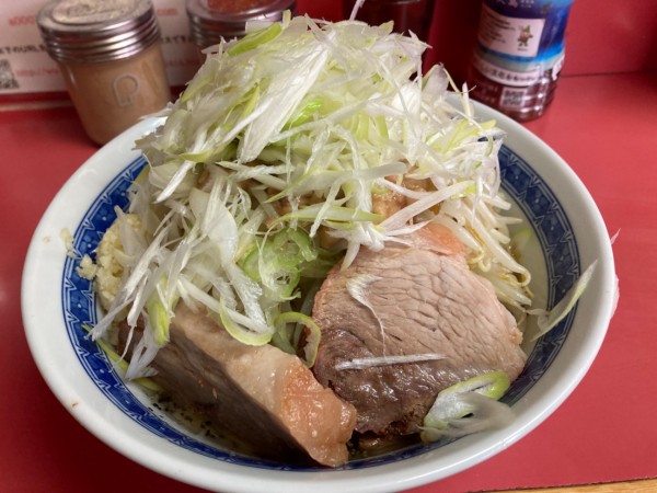 「小ラーメン＋ねぎ＋汁なし変更」@ラーメン二郎 桜台駅前店の写真