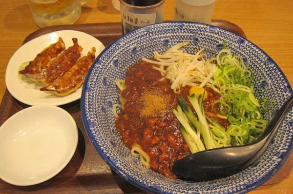 「マーボー麺3個餃子　1,270円」@麺処直久 新橋店の写真