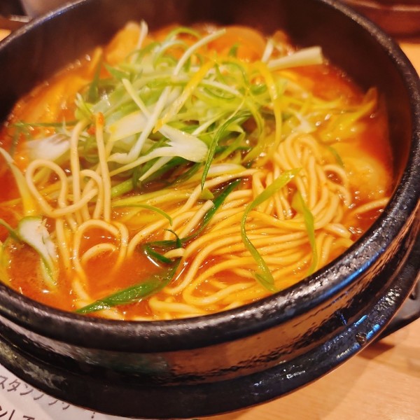 「ホルモンラーメン赤」@ホルモンらーめん 8910 白寿 赤坂店の写真