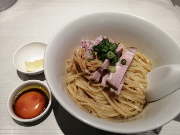 「自家製鶏油ませそば　　850円」@淡麗拉麺 己巳の写真