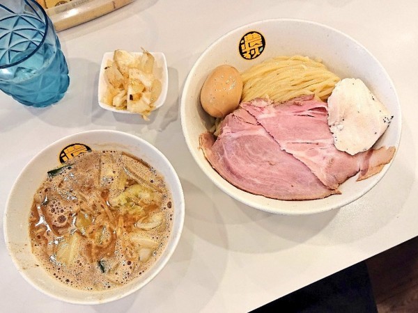 「濃菜つけ麺(中)＋味玉、塩昆布キャベツ」@濃菜麺 井の庄 荻窪店の写真