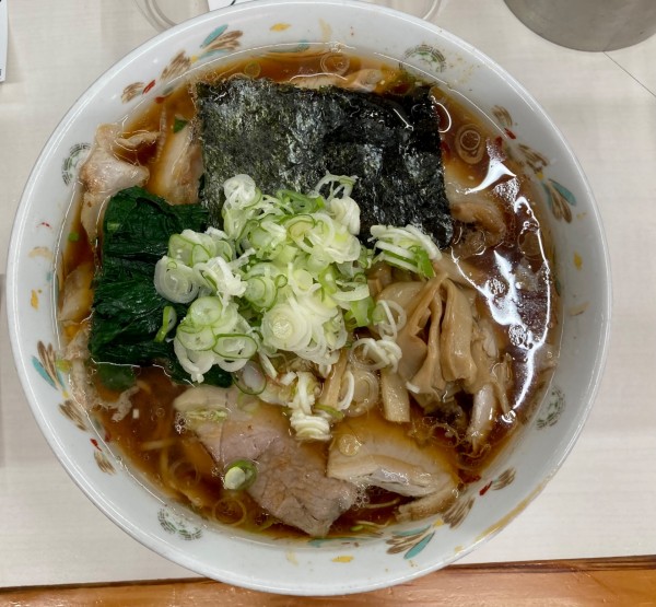 「チャーシューメン(大盛)+ほうれん草+メンマ+ネギ1100円」@青島食堂 秋葉原店の写真