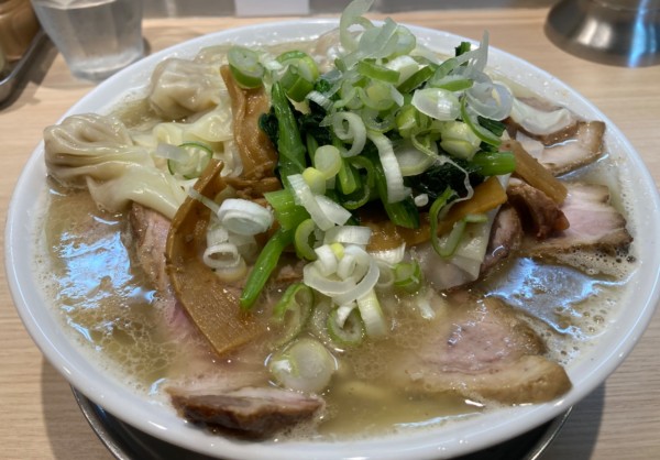 「チャーシューわんたん麺(塩)麺大盛り」@桜上水 船越の写真