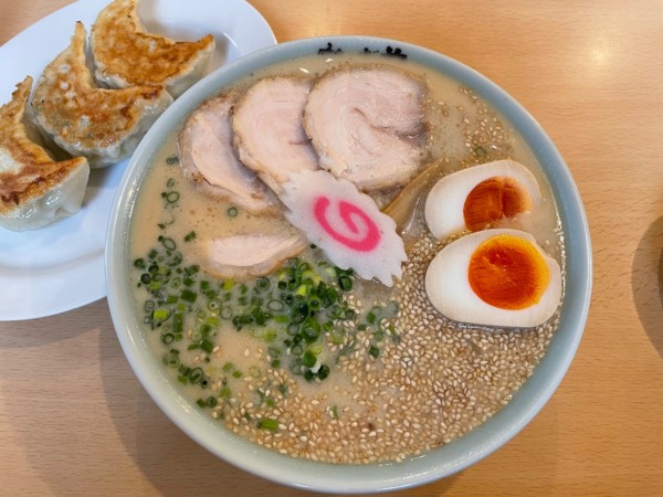 「ごまチャーシューめん＋煮玉子」@拉麺 かくだやの写真