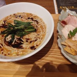 ちょっと辛めの焦がしにんにくの味噌ラーメン