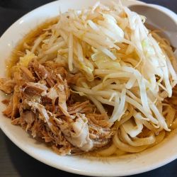 ラーメン　中　野菜、ニンニク少なめ　脂普通