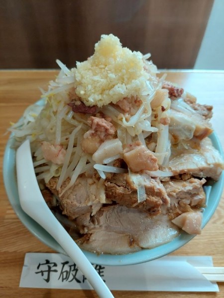 「破 ポン酢ニンニク+煮豚」@麺屋のスたの写真