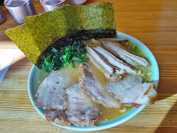 「チャーシューメン 細切りチャーシュー」@ラーメン竜家 六角家姉妹店の写真