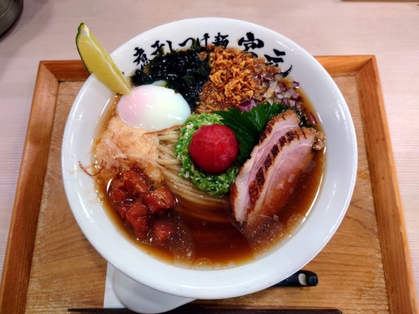 「限定 ニボコン(煮干し昆布水冷麺)追い飯付き」@煮干しつけ麺 宮元の写真