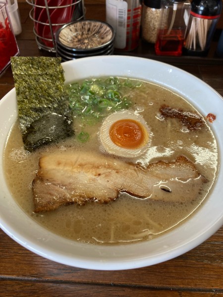 「とんこつらーめん+替え玉（唐辛子麺）」@麺や 雅の写真