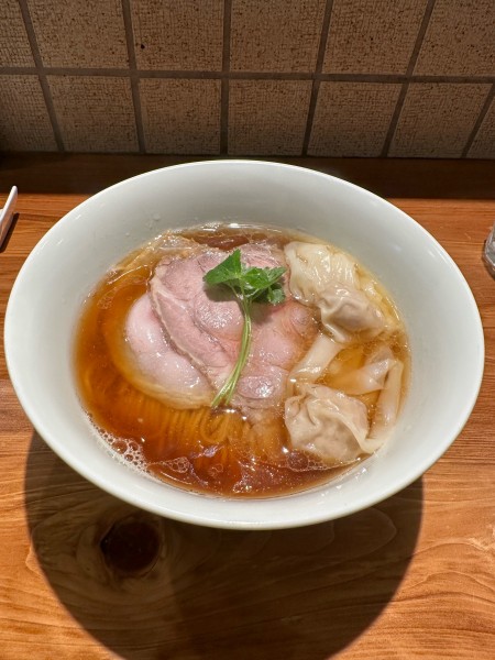 「ワンタン醤油らぁめん　1450円」@麺 ふじさきの写真