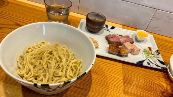 「あぶらそば ¥1,100 得肉三昧 ¥800」@らーめん かねかつの写真