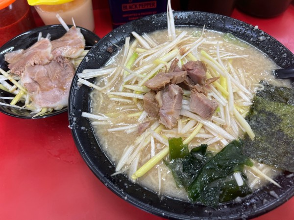 「ネギラーメン大盛り　小ネギチャーシュー丼」@ラーメン力○の写真
