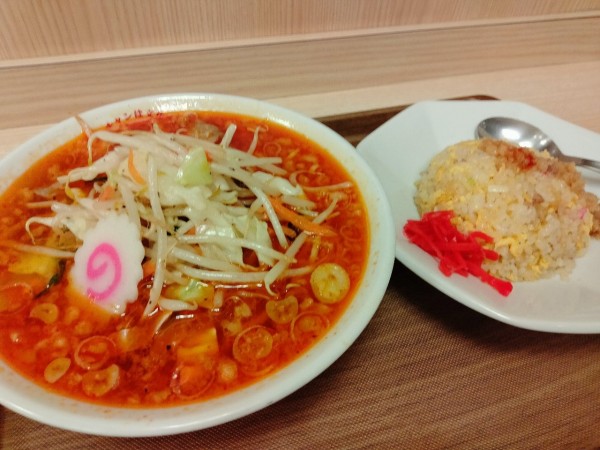 「辛旨タンメン+半チャーハン」@ラーチャン専門 我武者羅 四谷店の写真