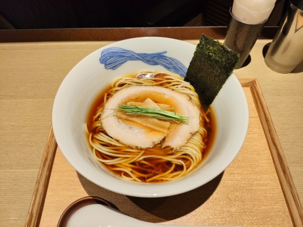 「醤油らぁ麺」@NIPPON RAMEN 凛 TOKYOの写真