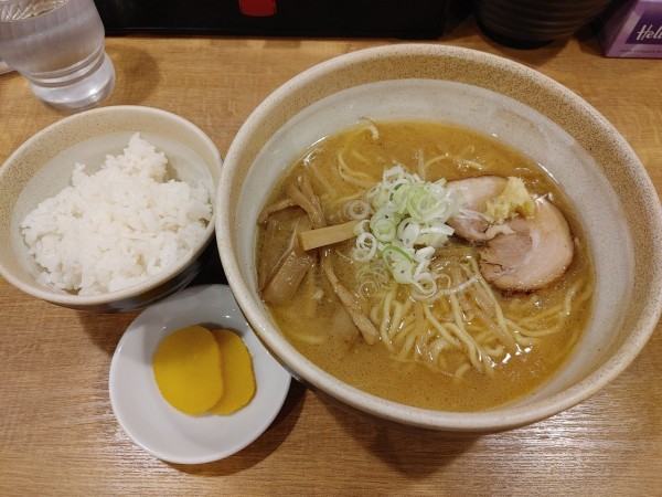 「みそラーメン＋ライス850円」@らーめん 福籠の写真