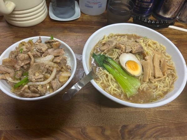 「天狗ラーメン大盛り+焼肉丼セット」@天狗 北越らーめんの写真