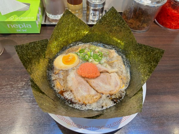 「博多らーめん黒(赤玉) のり 明太子」@博多らーめん ひまわりの写真