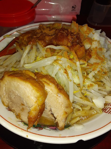 「ラーメン850円、カレーたま1辛100円、アブラ」@ぶっ豚 淵野辺店の写真