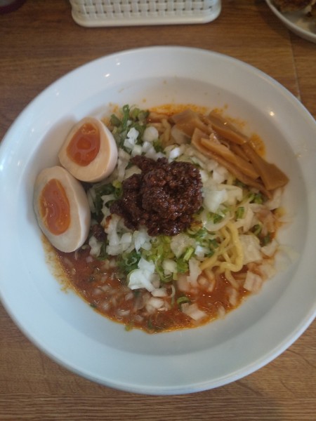 「汁なし担々麵（味玉付き）」@ラーメン 月麺の写真
