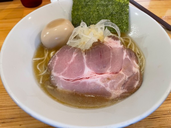 「【限定】冷やしらーめん 醤油＋味玉＆和え玉ハーフ」@煮干らーめん 川むらの写真