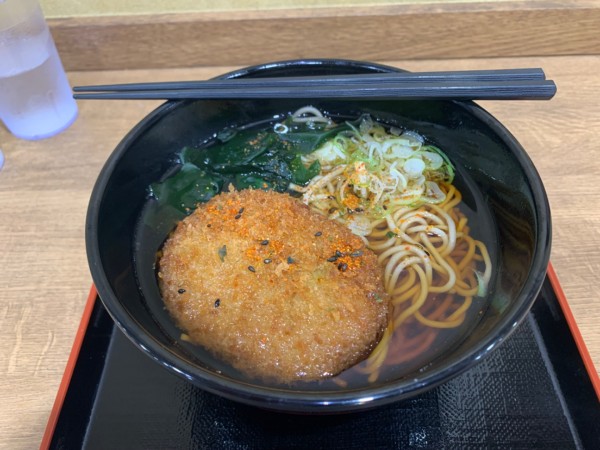 「コロッケそば 500円」@名代 箱根そば 大宮ラクーン店の写真