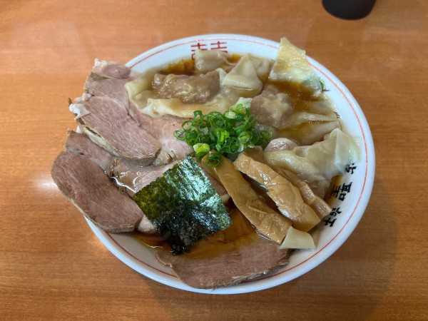 「チャーシューワンタンしょうゆラーメン」@龍聖軒の写真