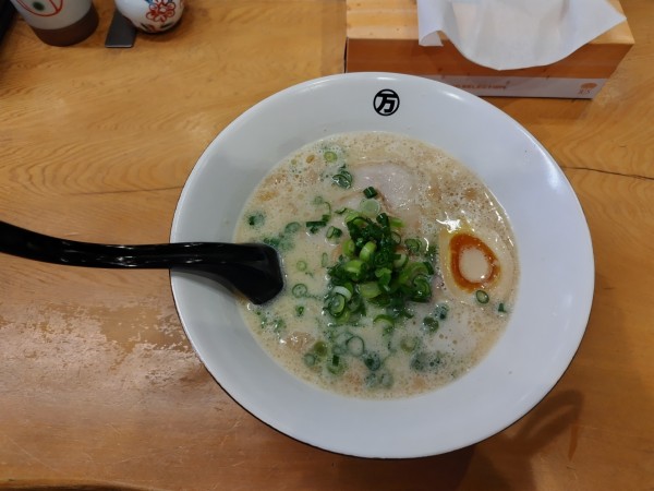 「濃旨とんこつラーメン」@まる万ラーメンの写真