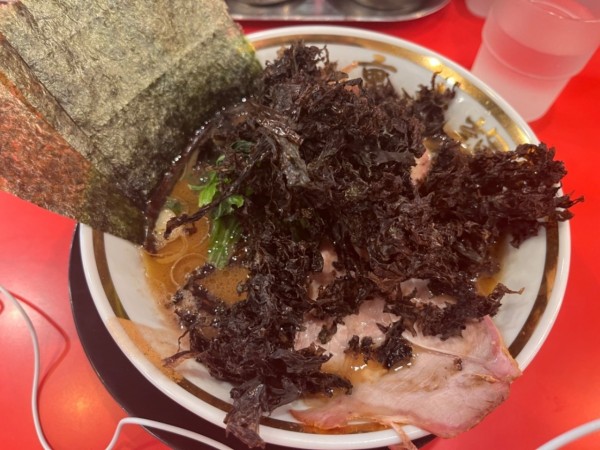 「ラーメン(並)800円＋岩のり200円」@横浜家系ラーメン 大輝家の写真