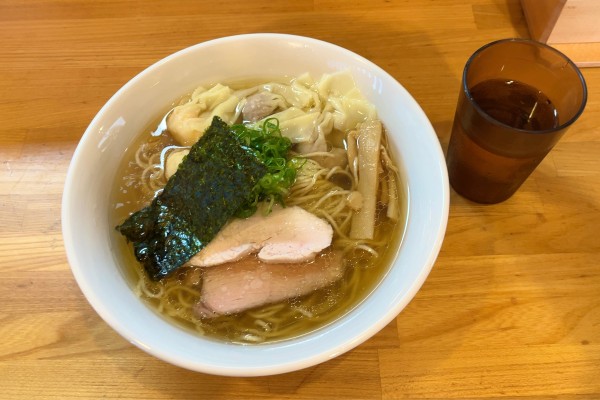 「肉と海老ワンタン麺〜白醤油〜」@支那そば くろ田の写真